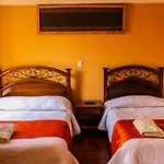Fuente De Agua Hotel