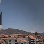 Cozy Modern Heart Of City