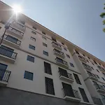Cozy Modern Heart Of City
