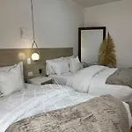 Luxuriou Apart 2 Blocks From The Main Square 4 Bed