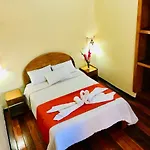 Hotel Alli\'S House