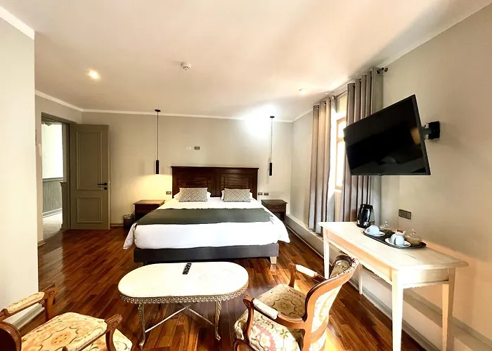 Hotel Montes Central