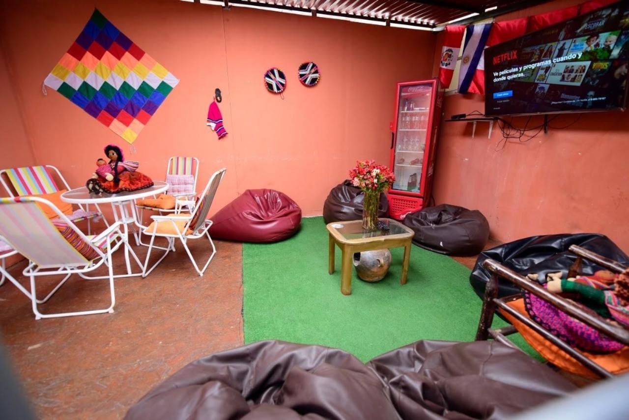 Guest house Wayruro House *