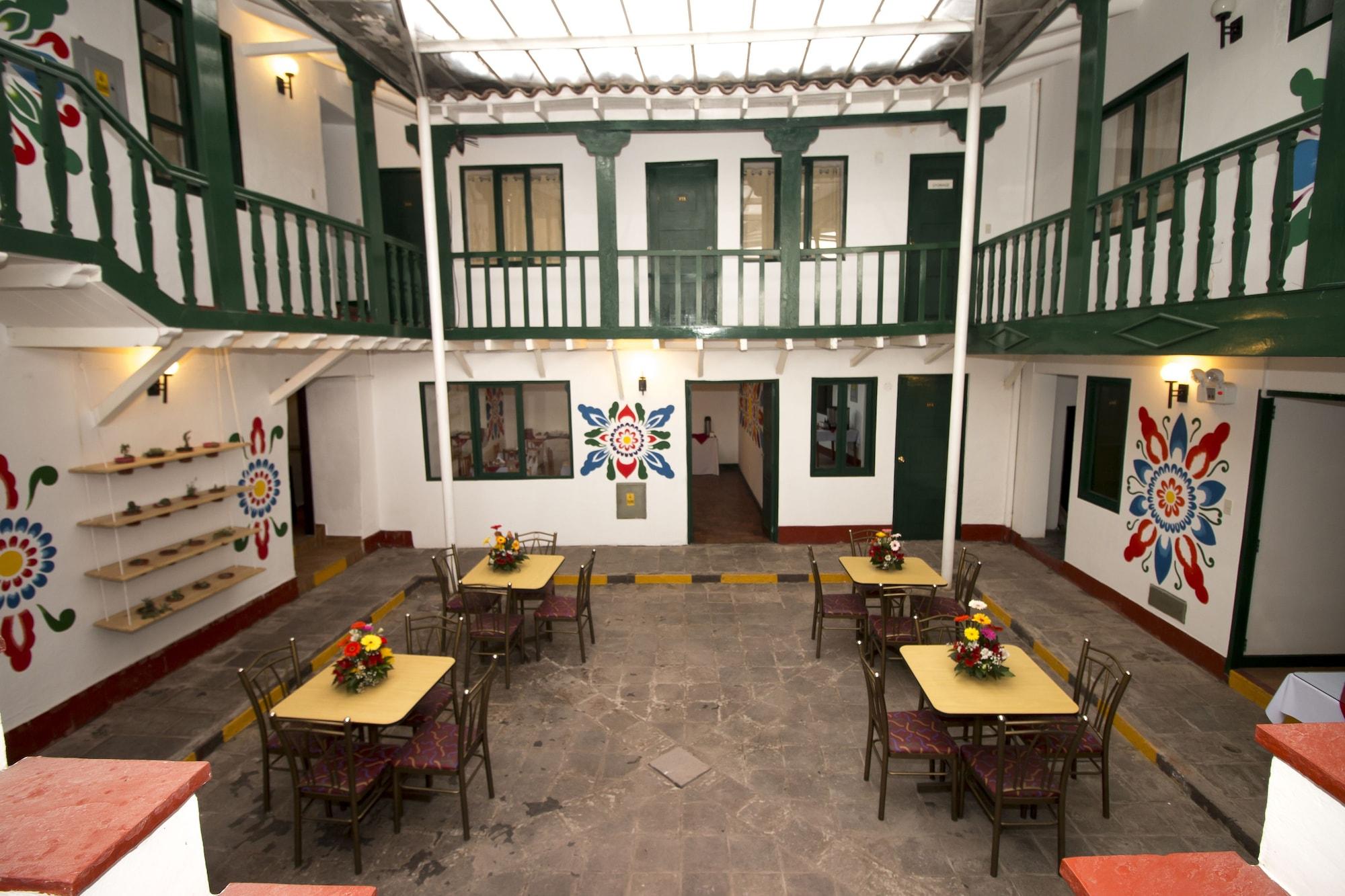 Plaza Nazarenas 3*