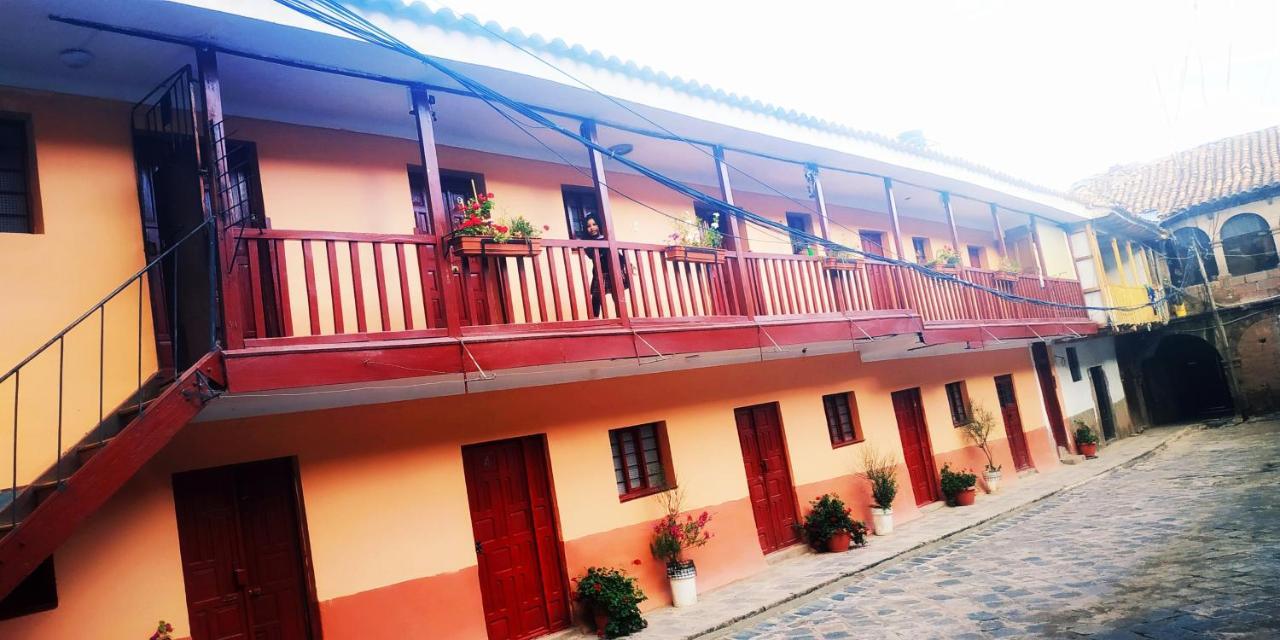 Anais Y Nicolas Hostel