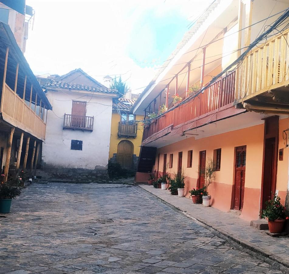Anais Y Nicolas Hostel *