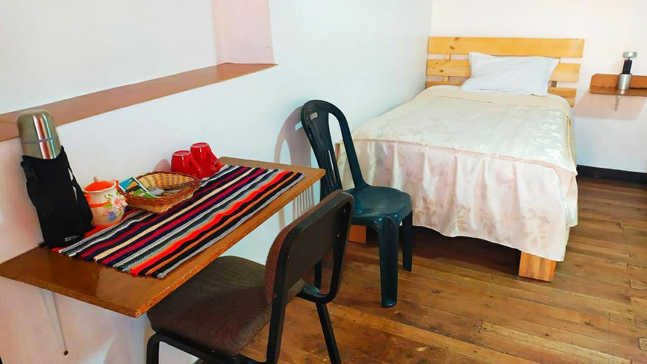 Anais Y Nicolas Hostel *