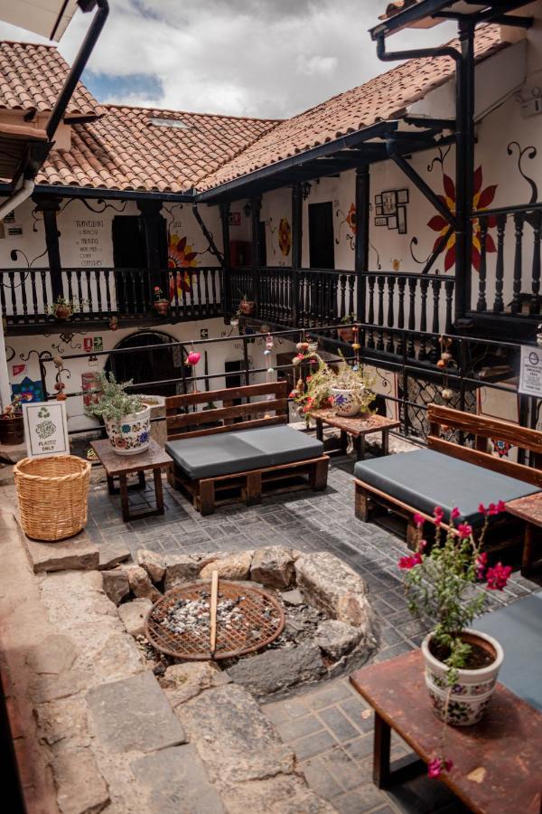 Hostal Intro