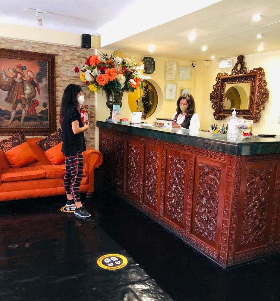 Agustos Hotel 3*