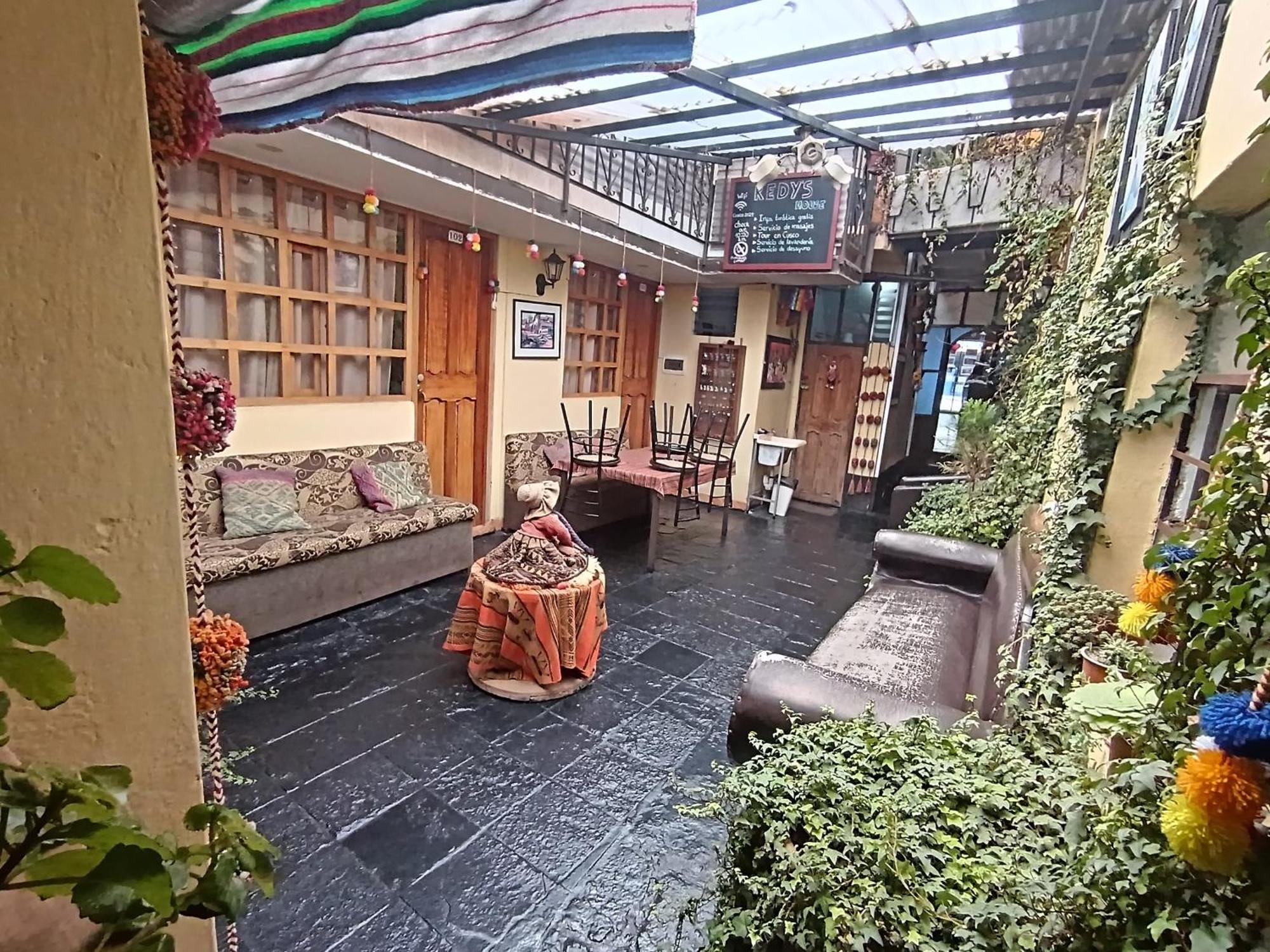 La Casa Del Arco 132 *