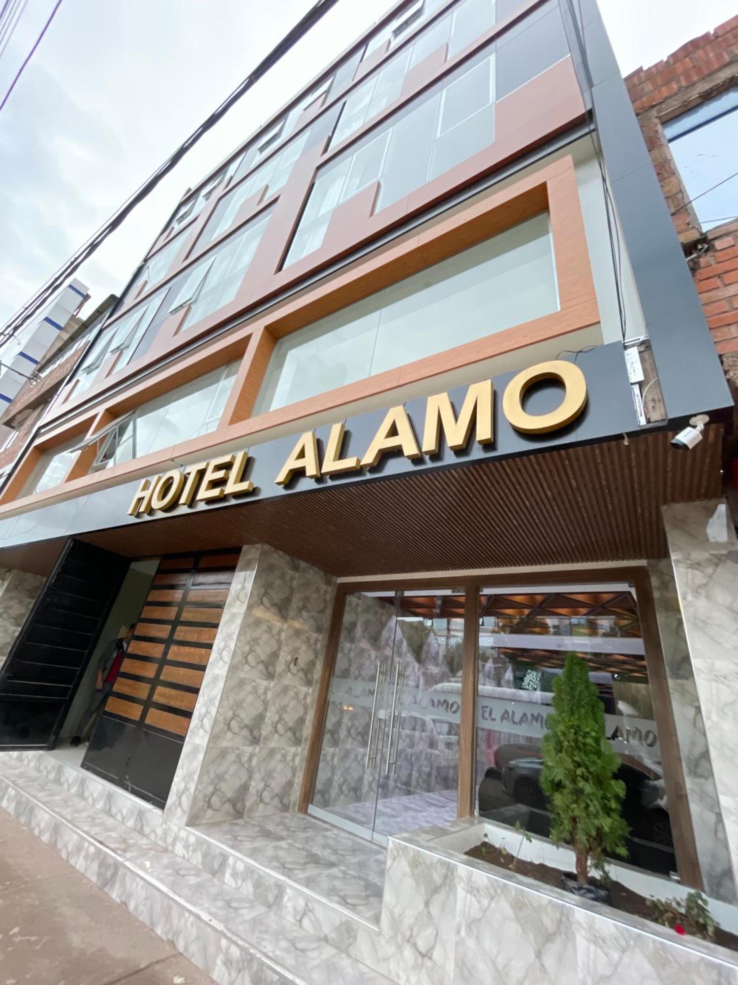 El Alamo, Ejecutivo Y 4*