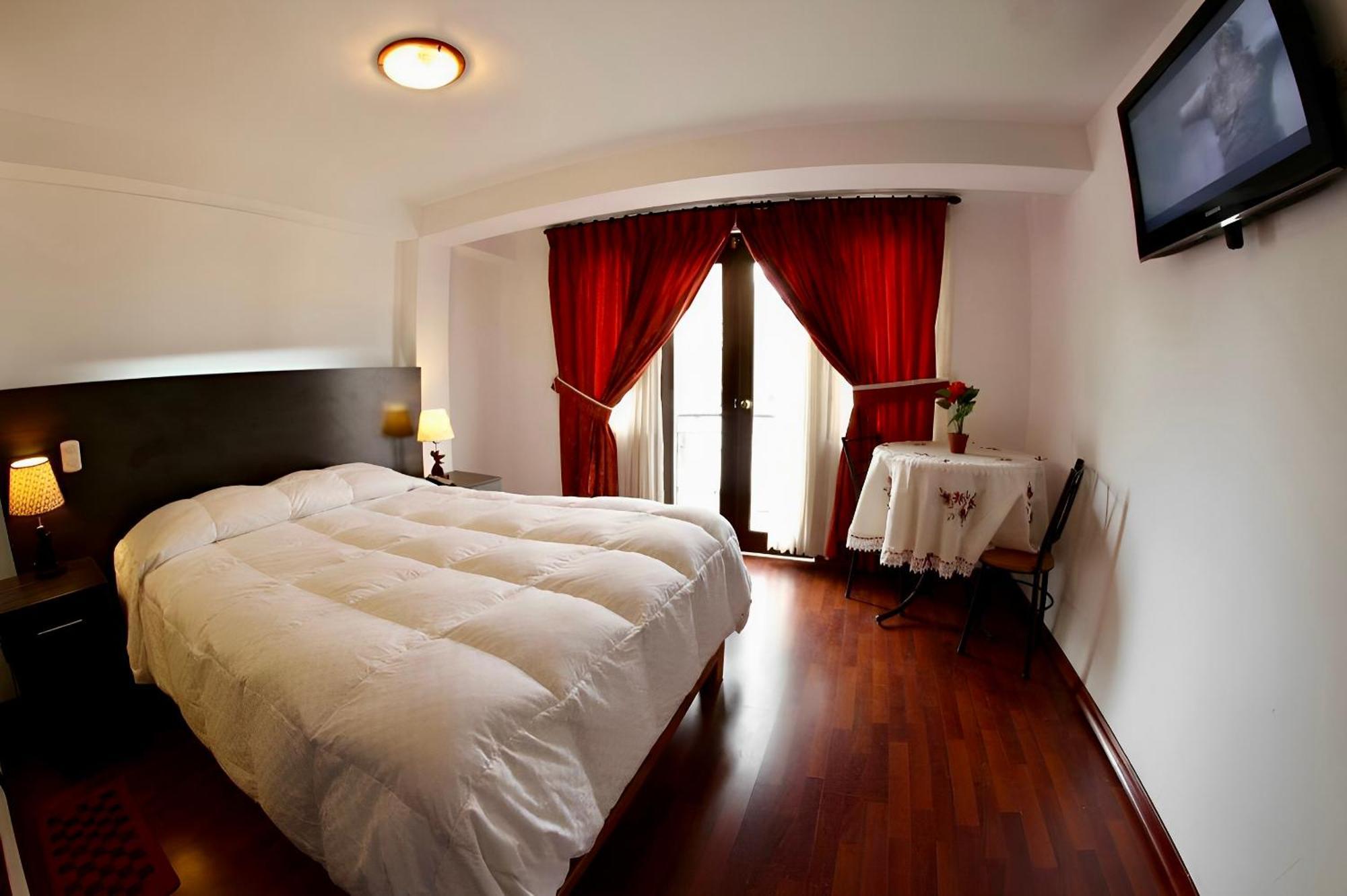 La Estancia Hotel 3*