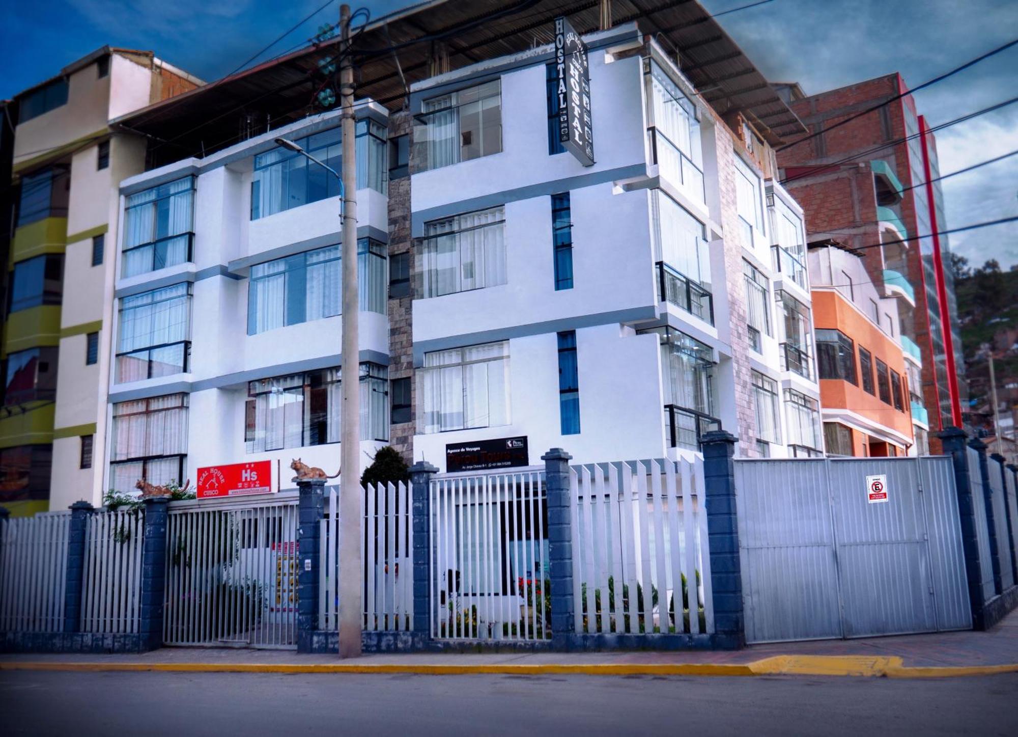 Real House Hostel *