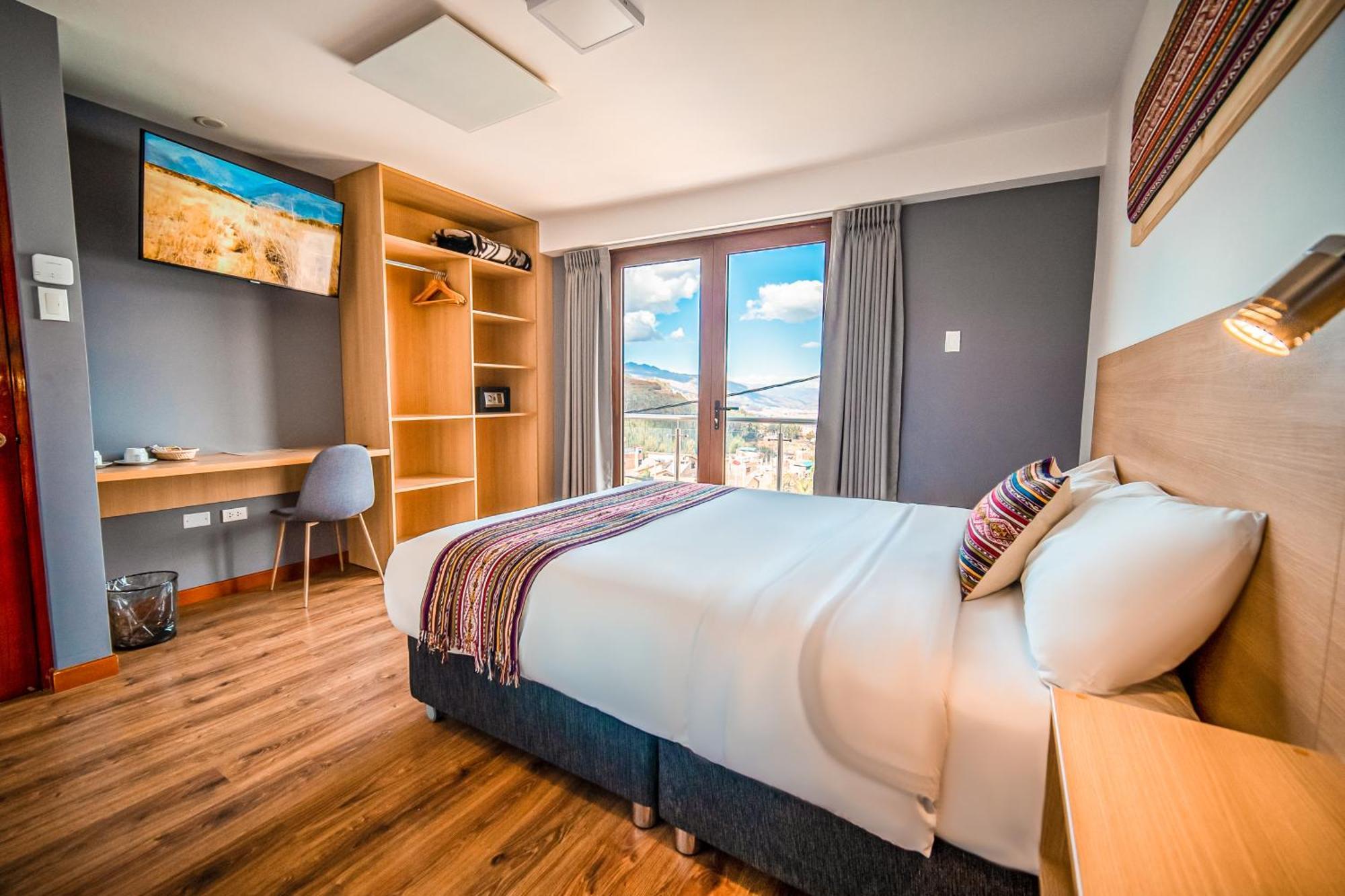 Hotel Ayni 3*