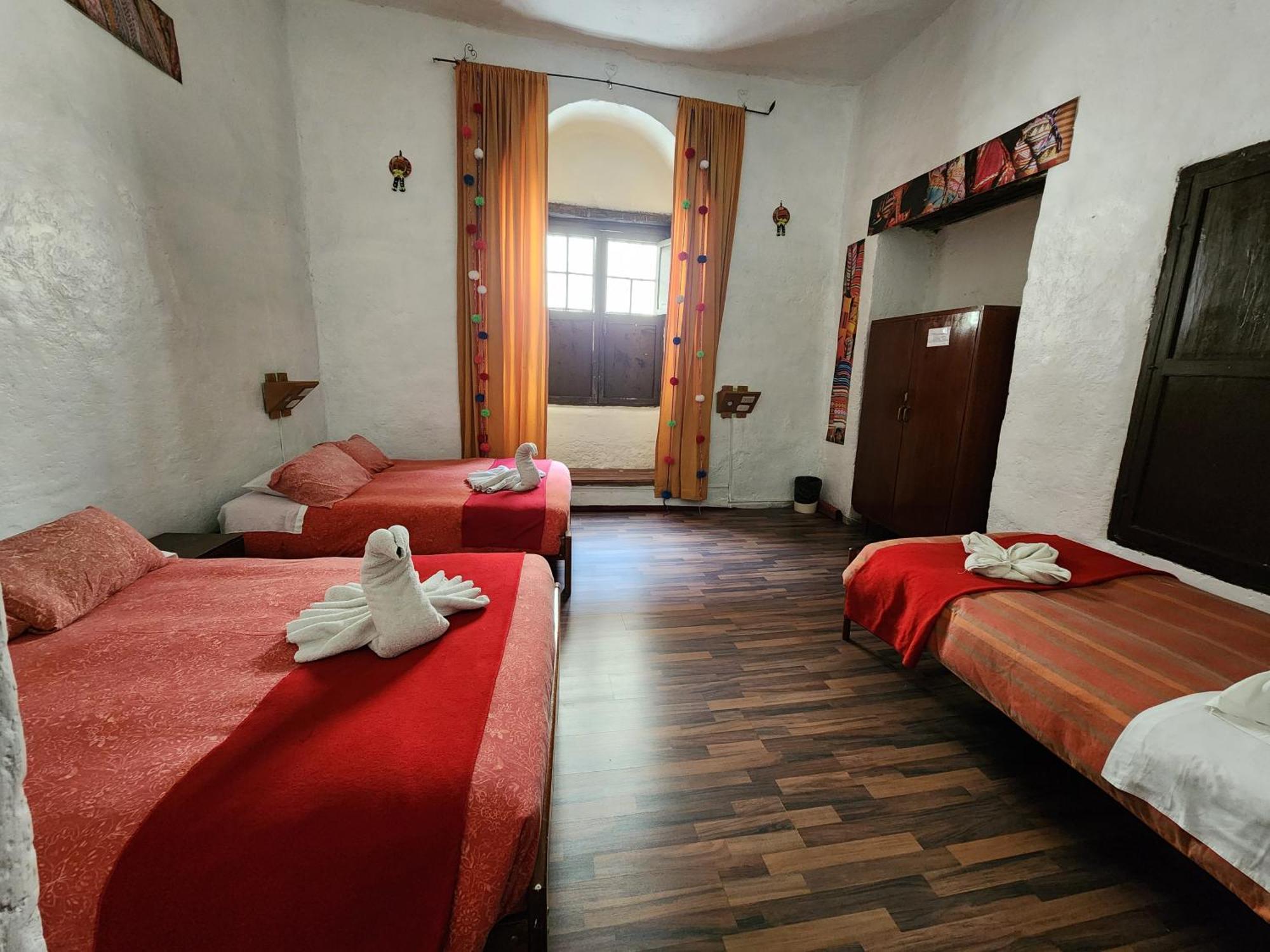 Pirwa Backpackers Colonial Hostal *