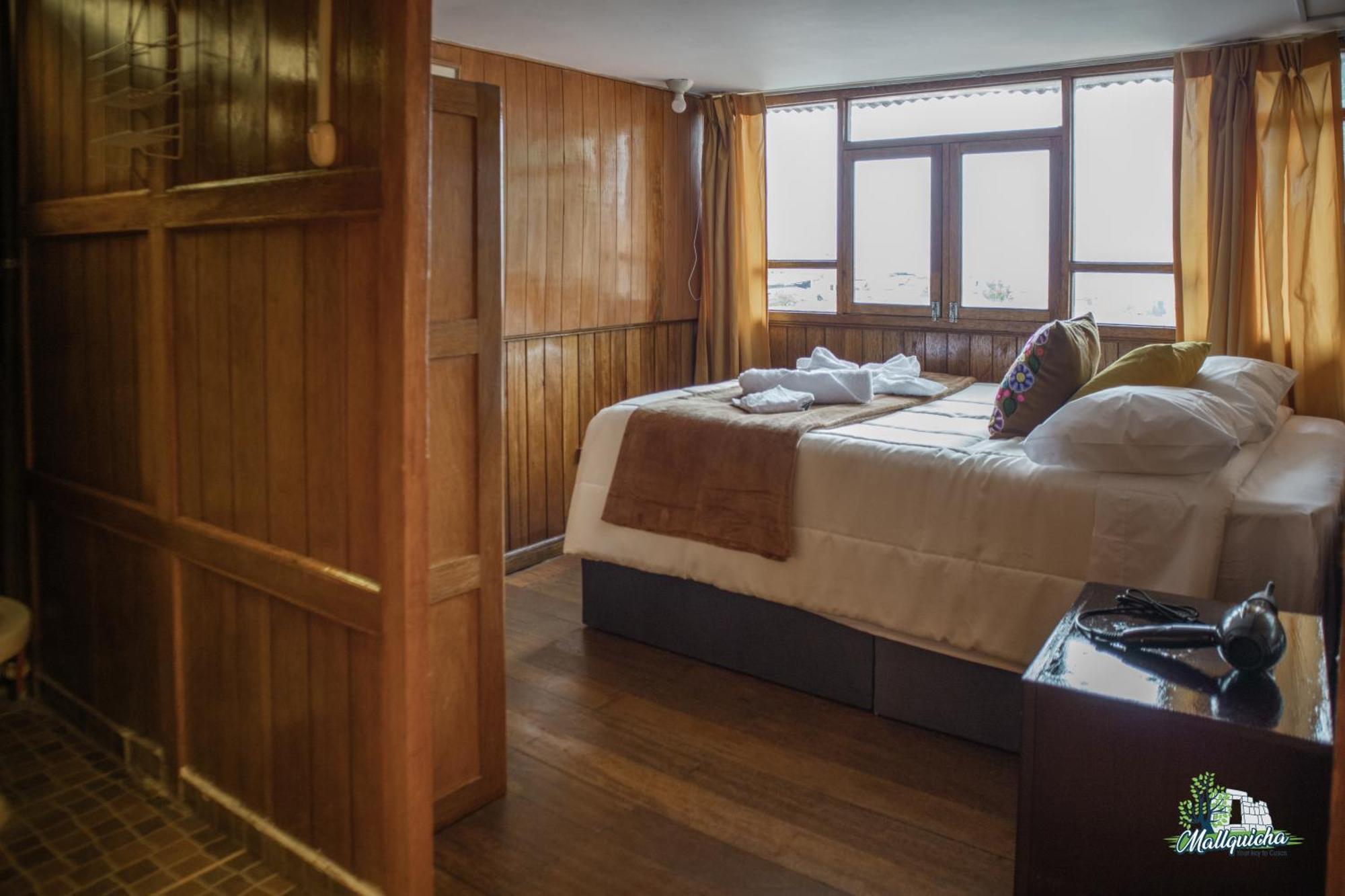 Beautiful, Spacious & Cozy House Located In The Heart Of *