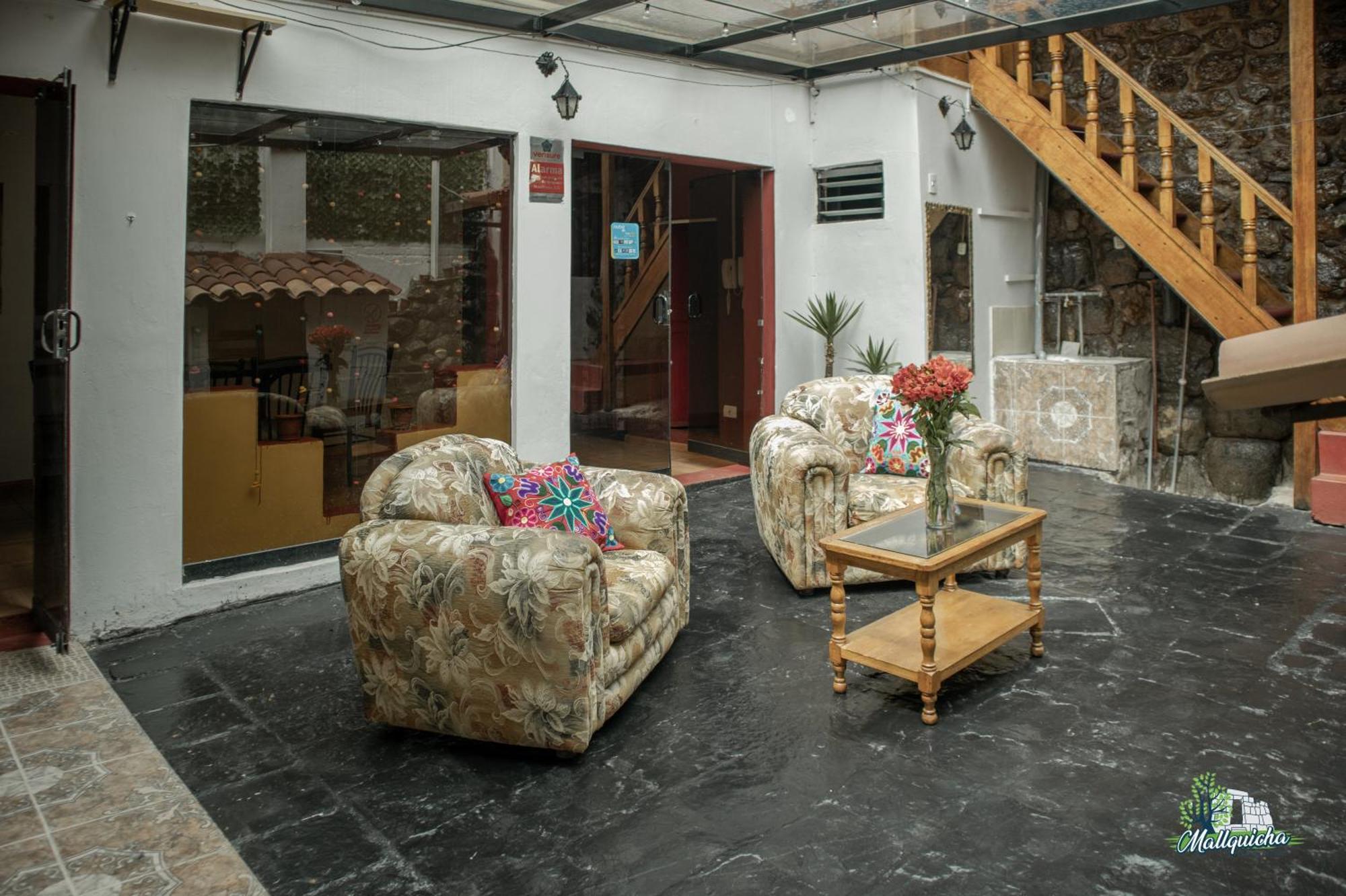 Beautiful, Spacious & Cozy House Located In The Heart Of