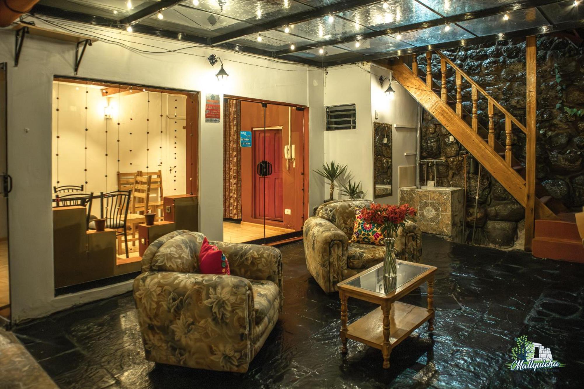 Beautiful, Spacious & Cozy House Located In The Heart Of