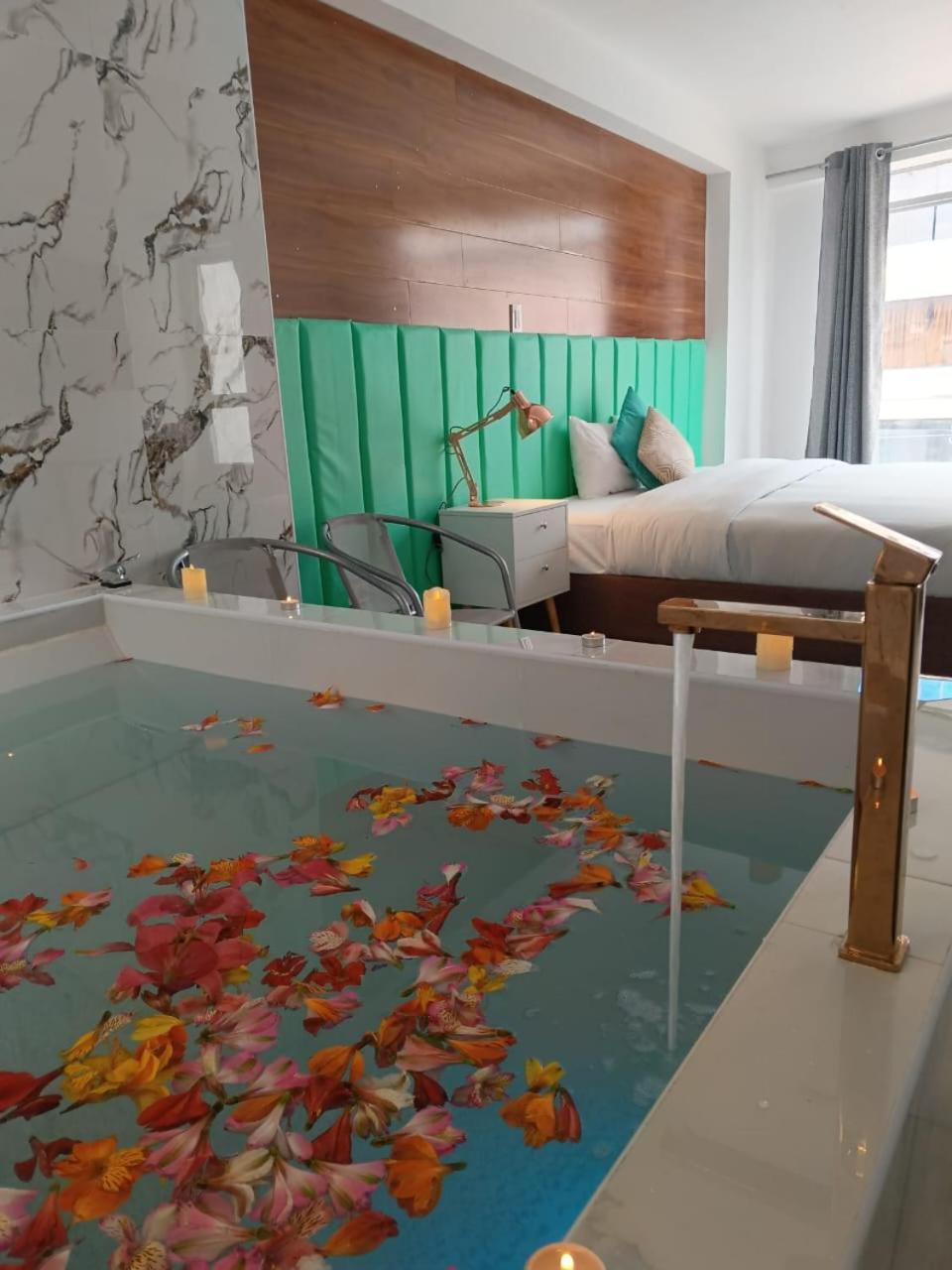 Hotel Jacuzzi *