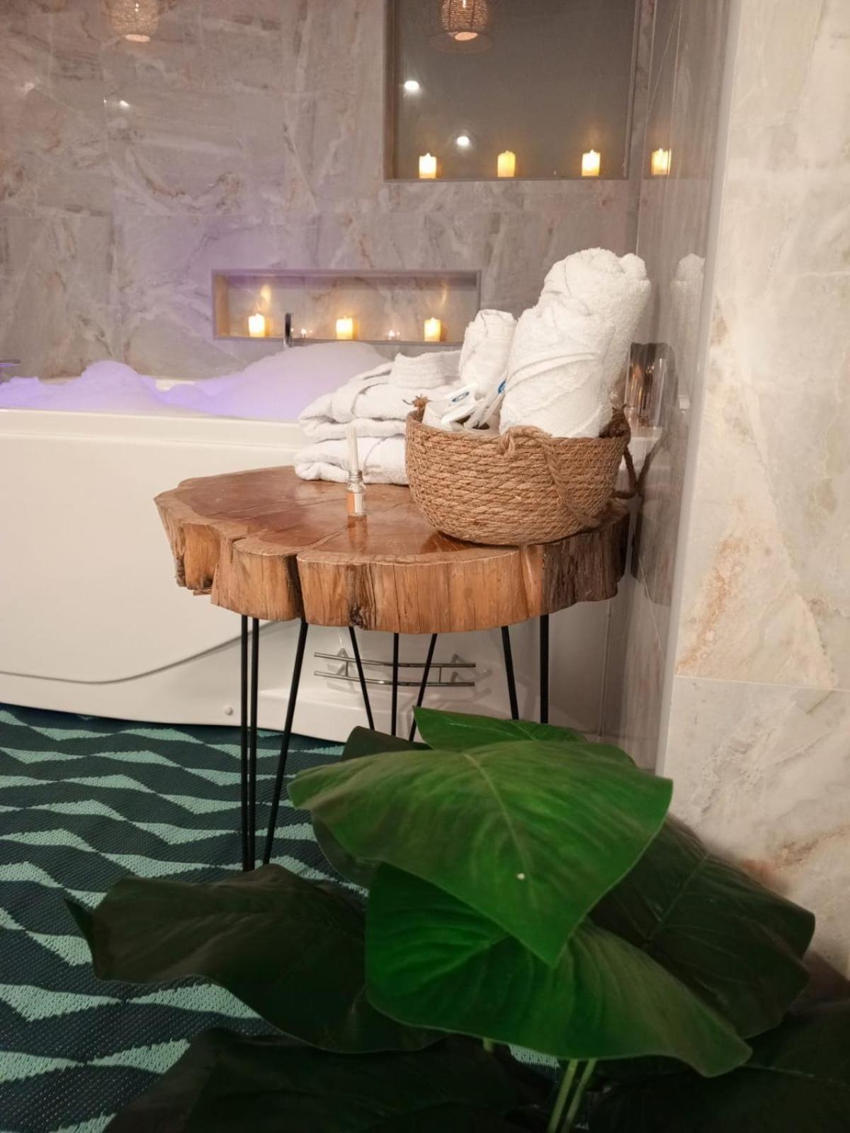 Hotel Jacuzzi *