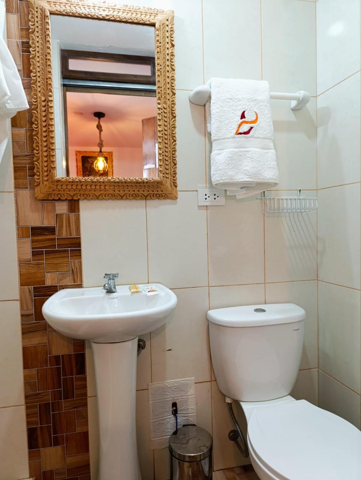 Saqra Inn *