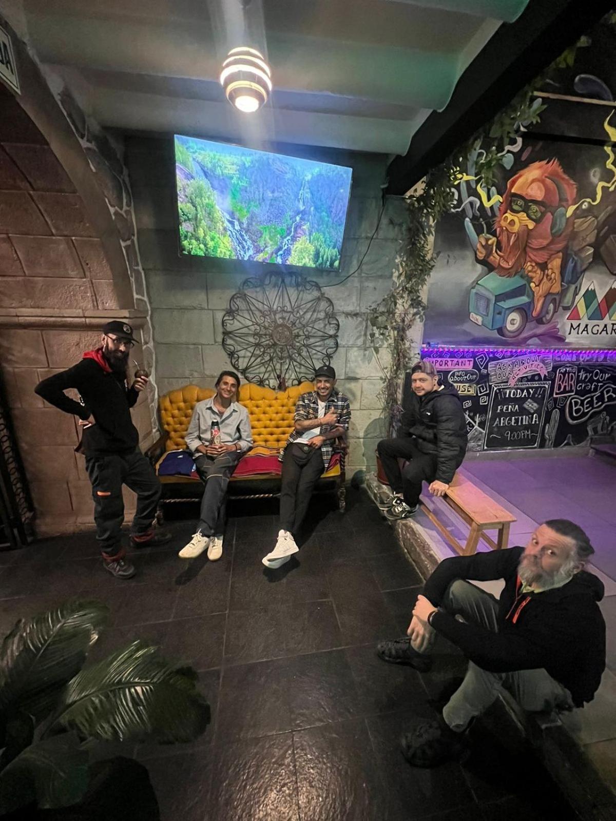 Magar Bar Hostel *