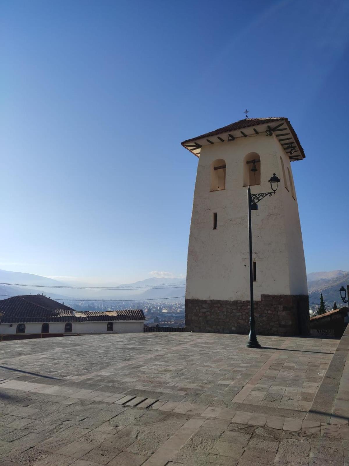Con Vista A La Ciudad Santa Ana