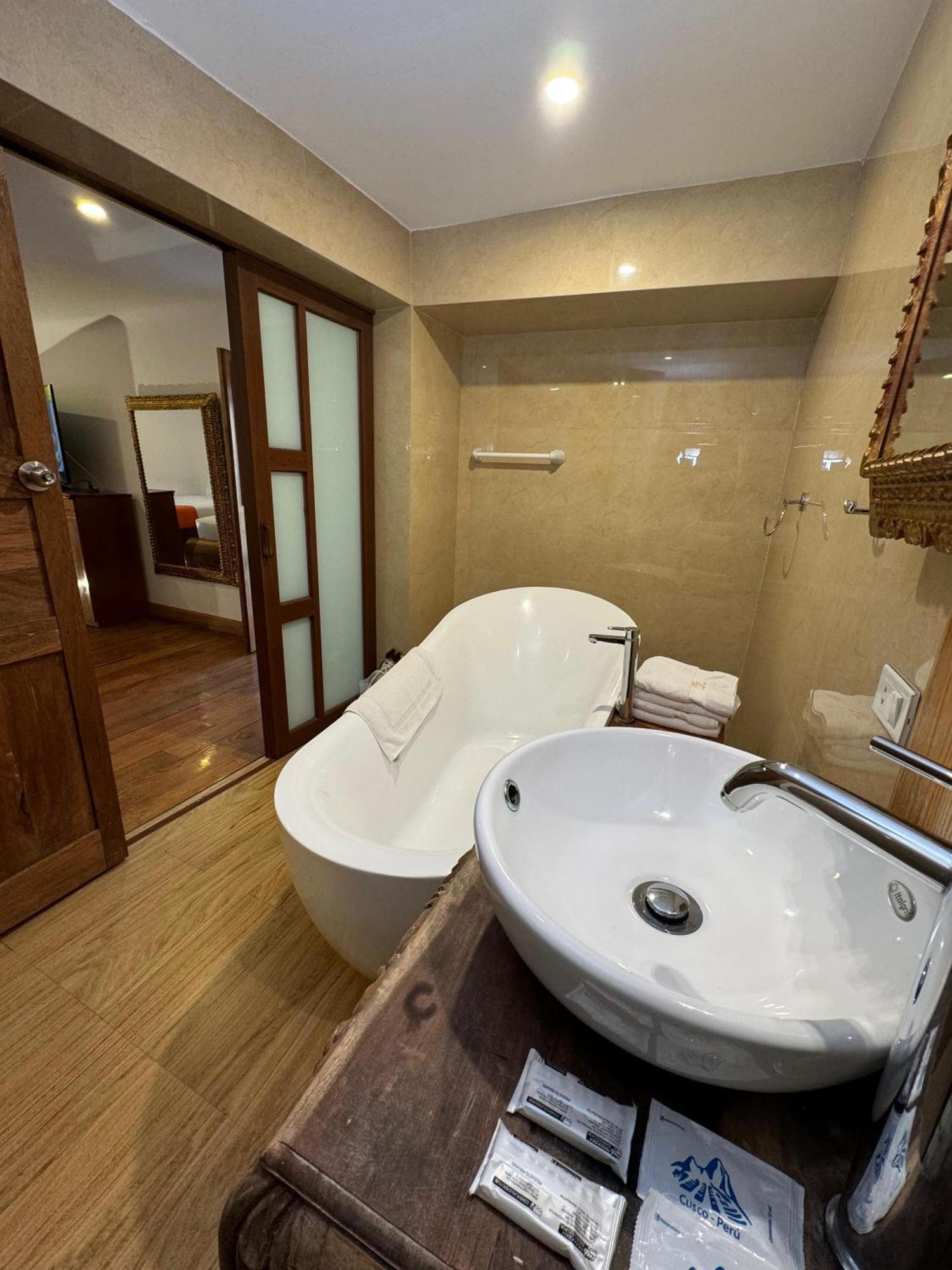 Hotel Waman Qorikancha 3*