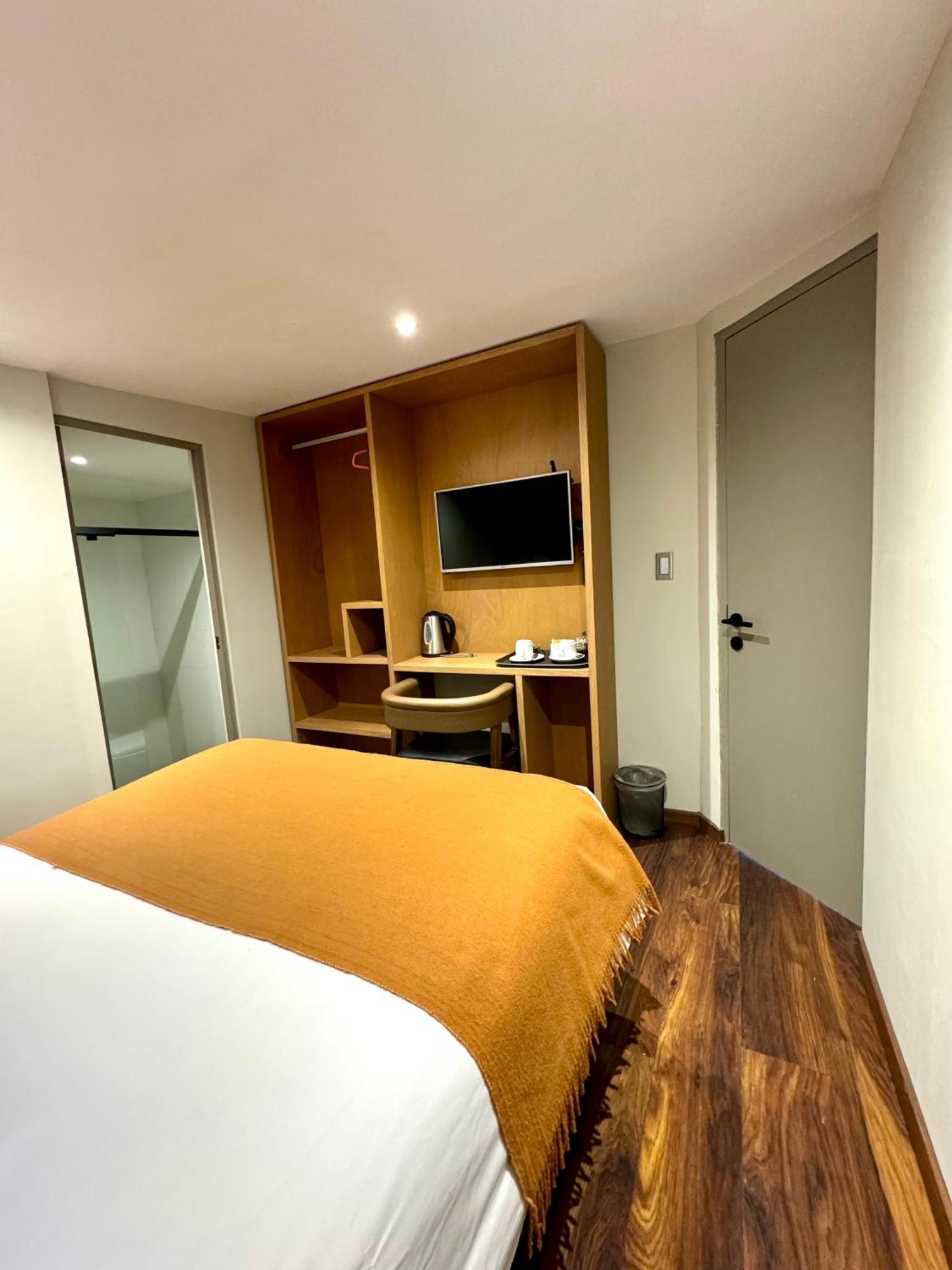Montes Hotel *