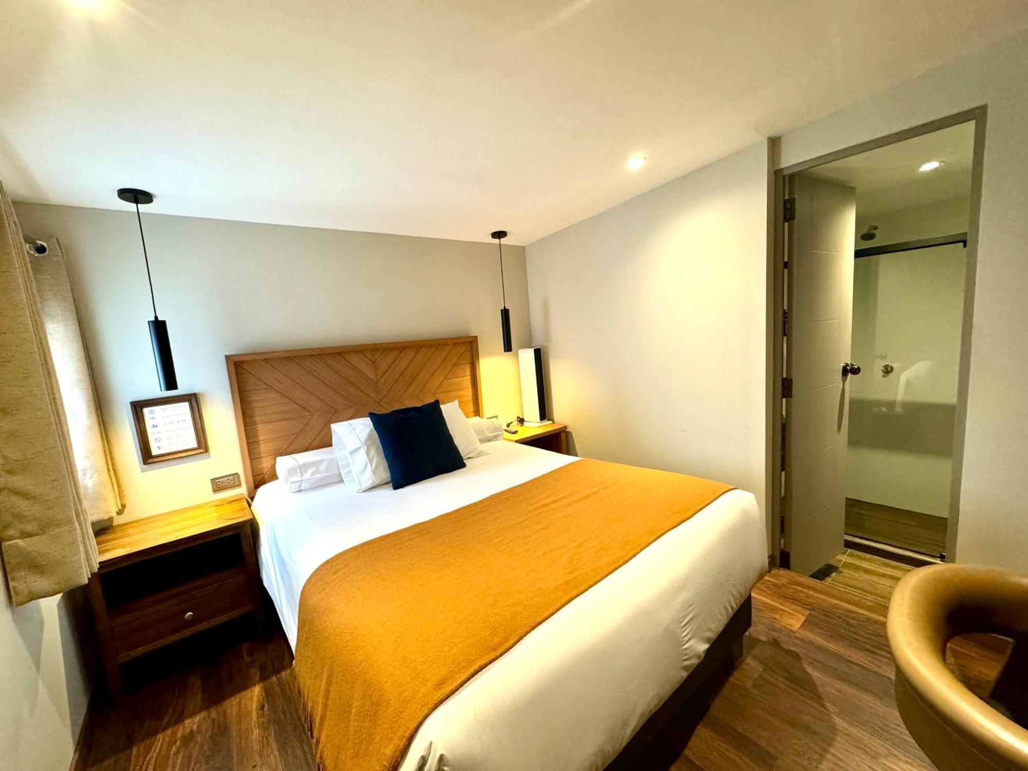Hotel Montes *