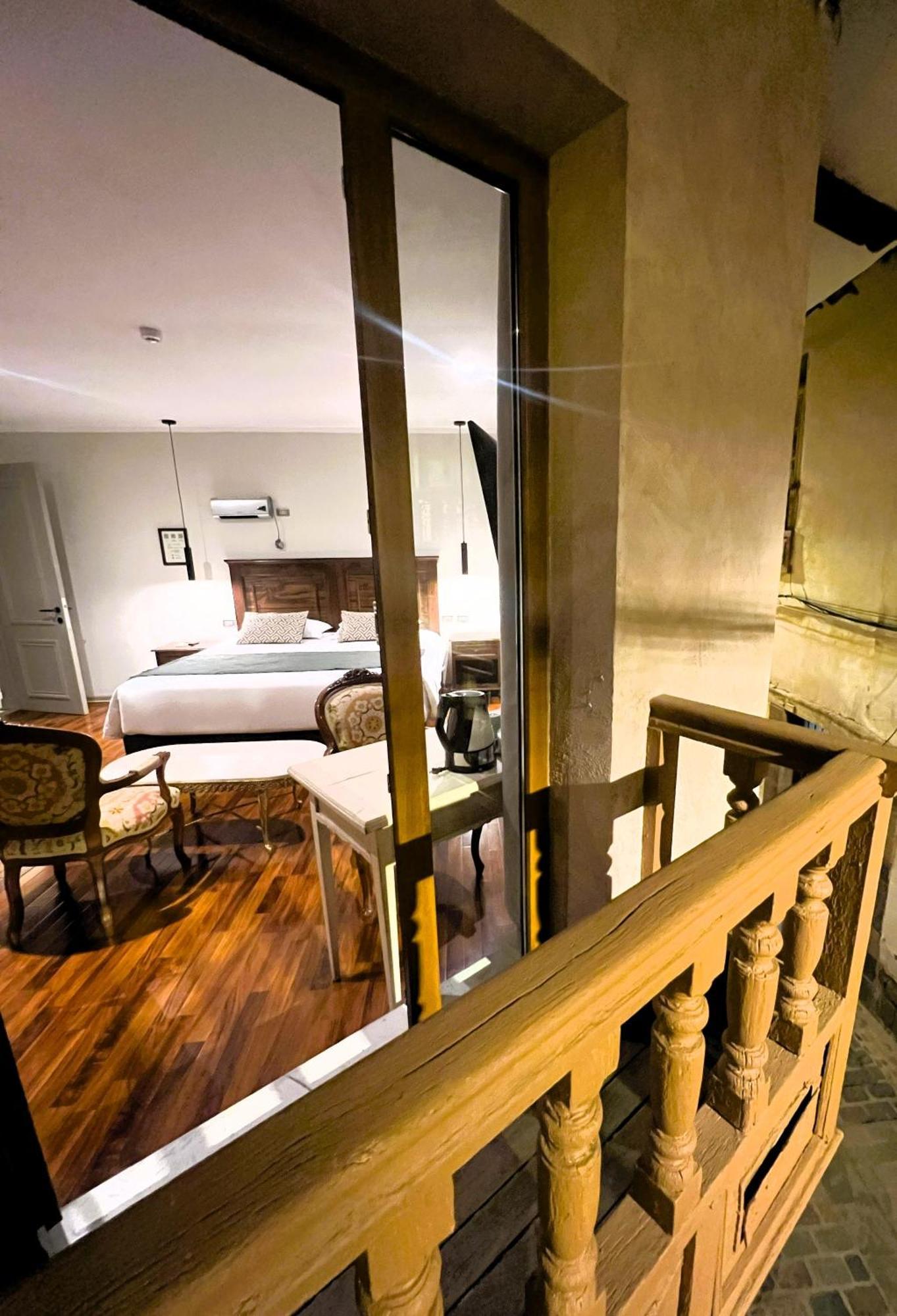 Montes Hotel *