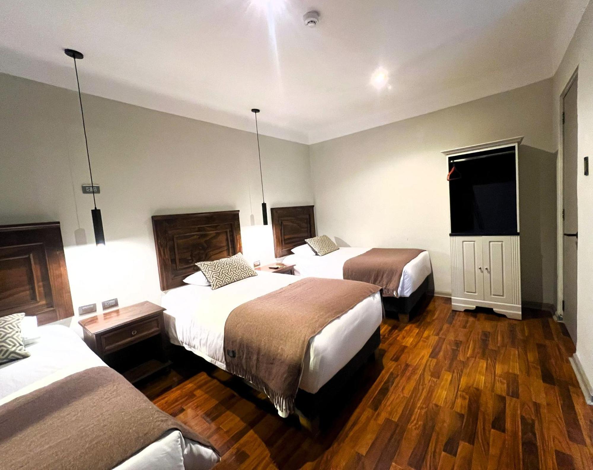 Montes Hotel *