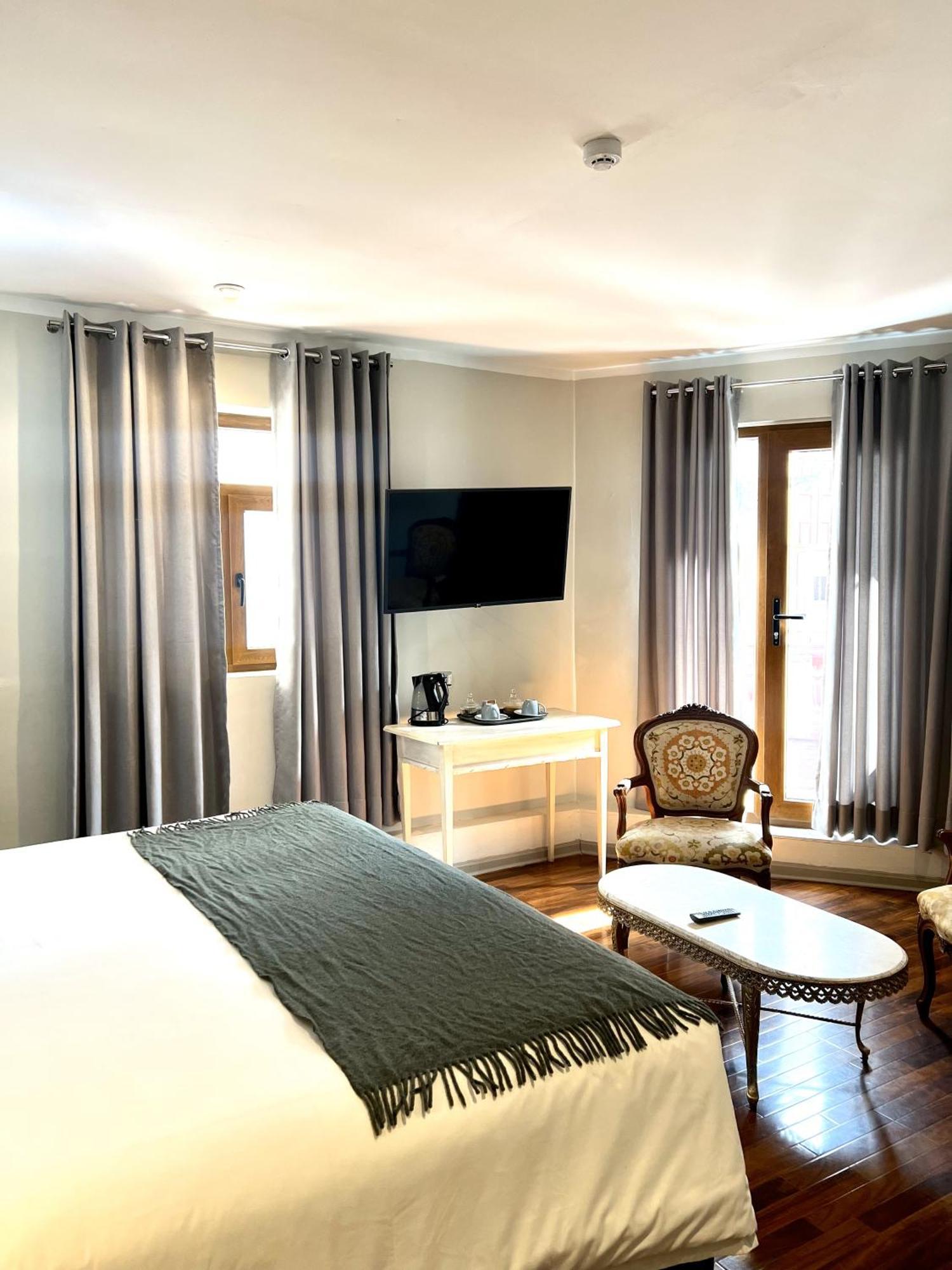 Hotel Montes *