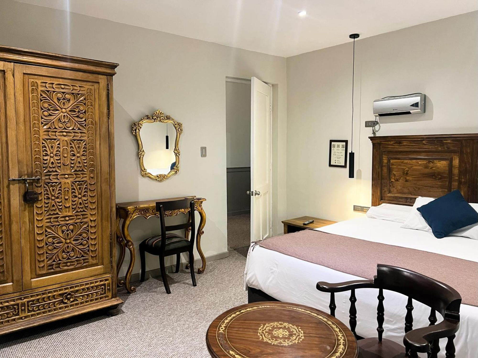 Montes Hotel