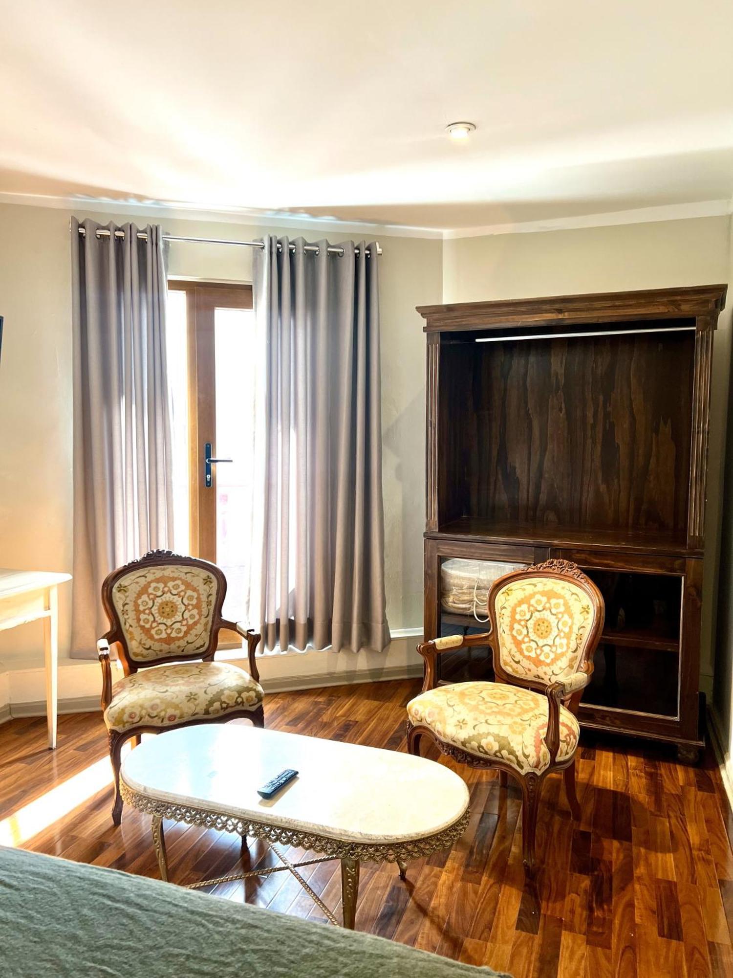 Montes Hotel *