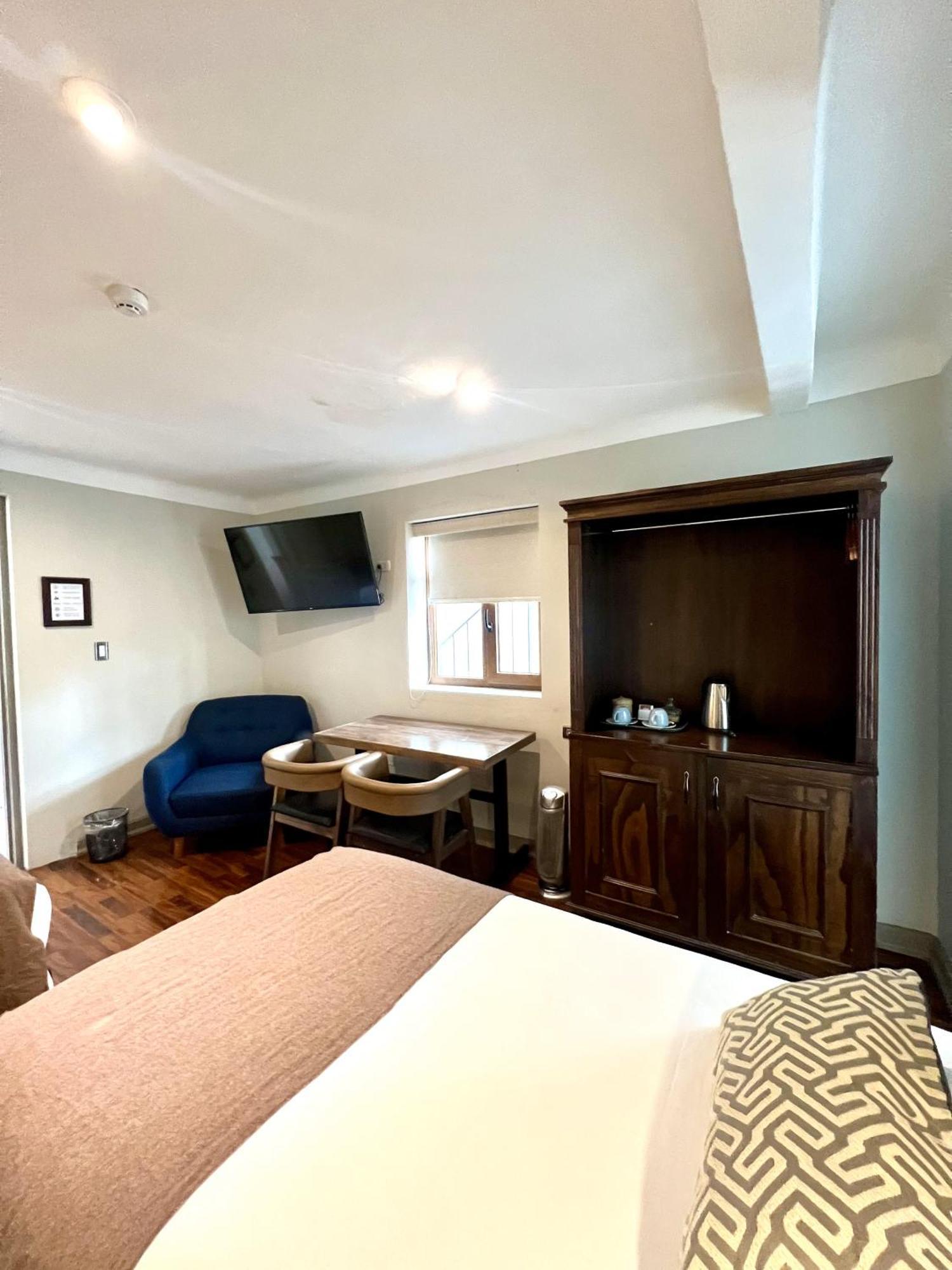 Hotel Montes *