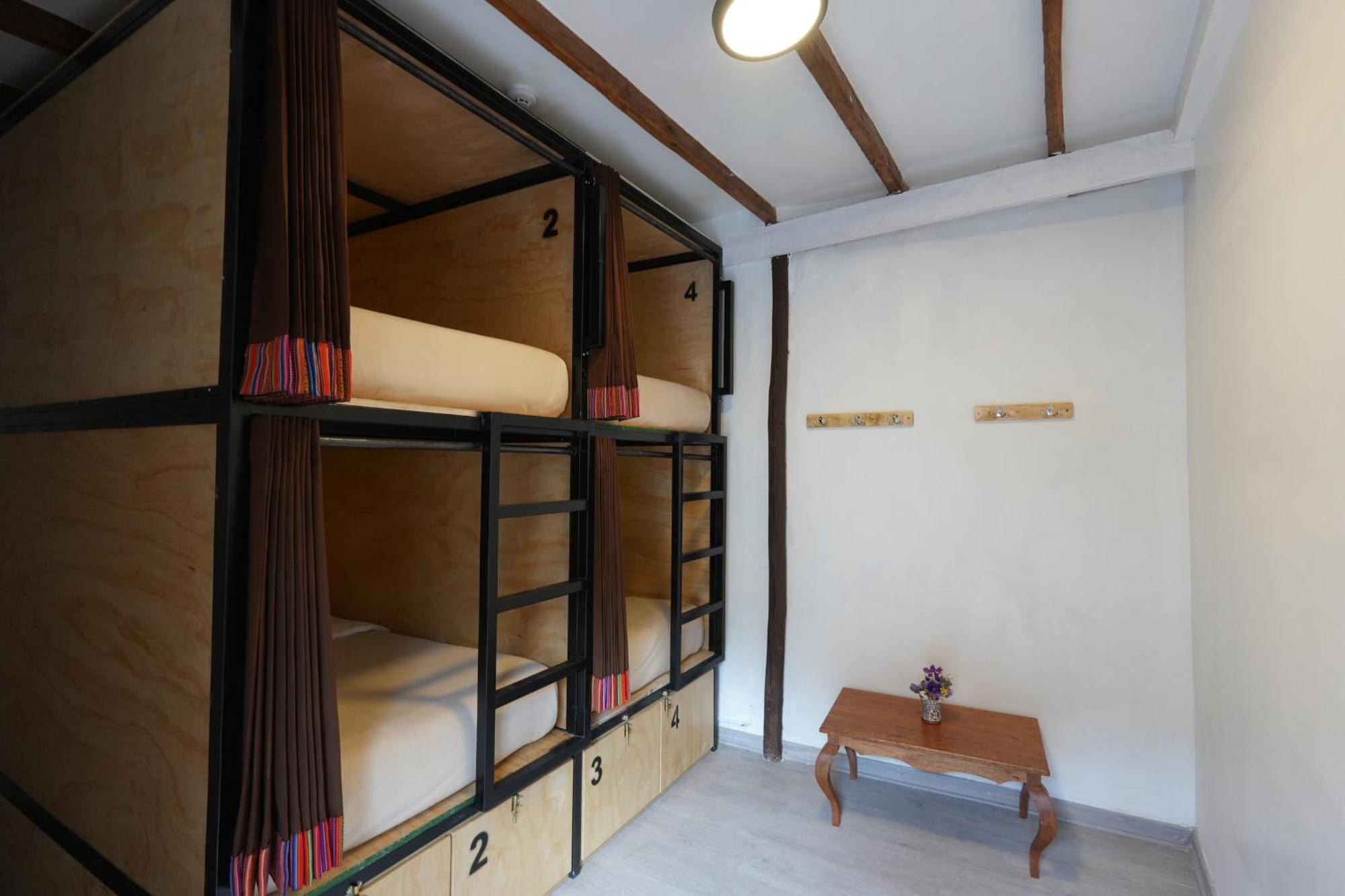 Hostel Black Llama *