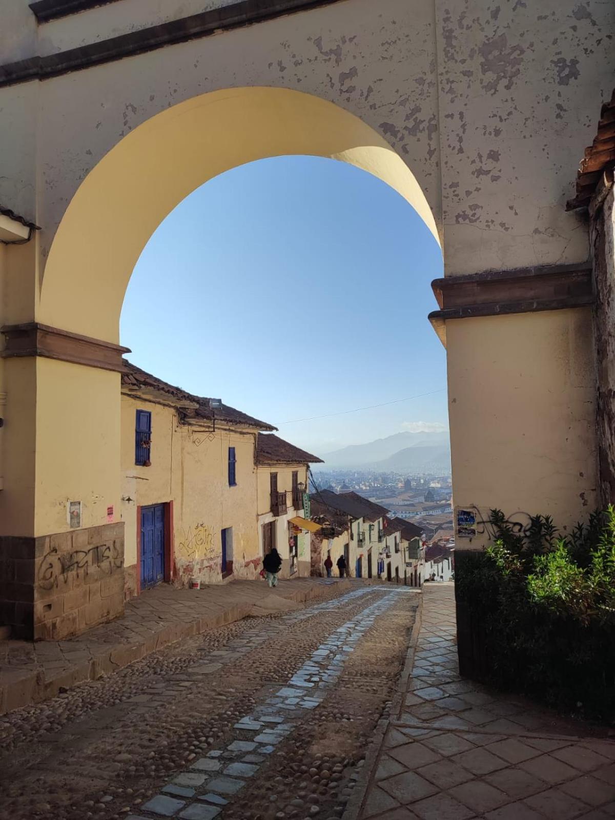 Con Vista A La Ciudad Santa Ana