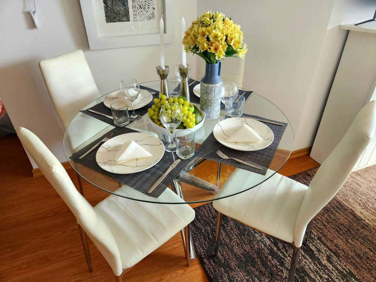 Luxury In A Residential Area Apartment *