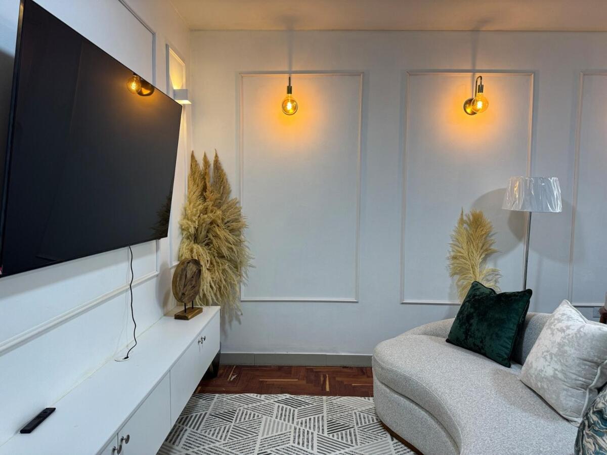 Luxuriou 2 Blocks From The Main Square 4 Bed *