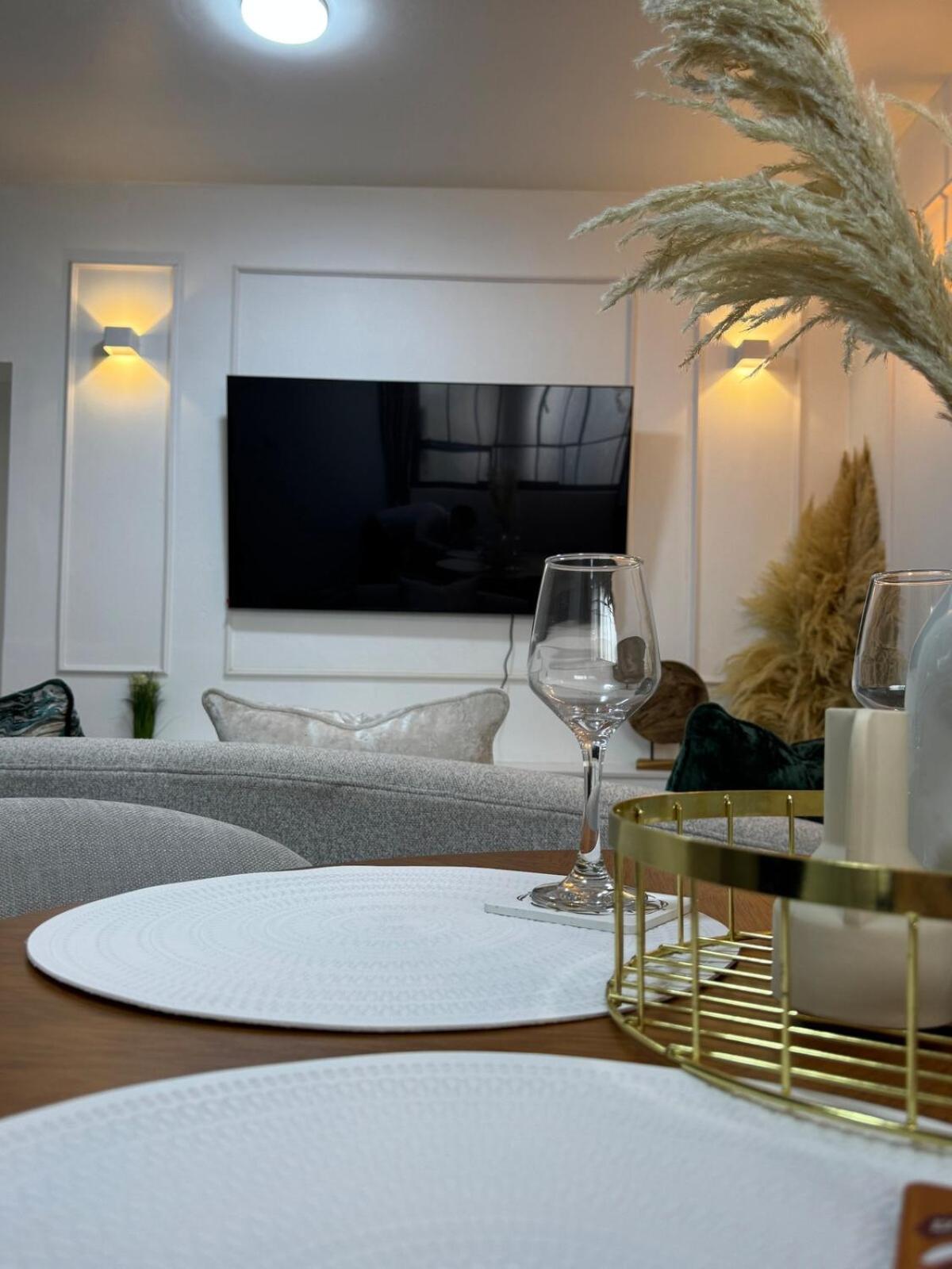 Luxuriou 2 Blocks From The Main Square 4 Bed Apartamento