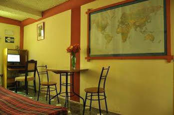 Aticos With Coworking Bed & Breakfast 2*