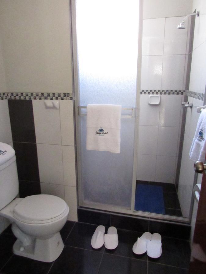 Julia's Hotel 2*