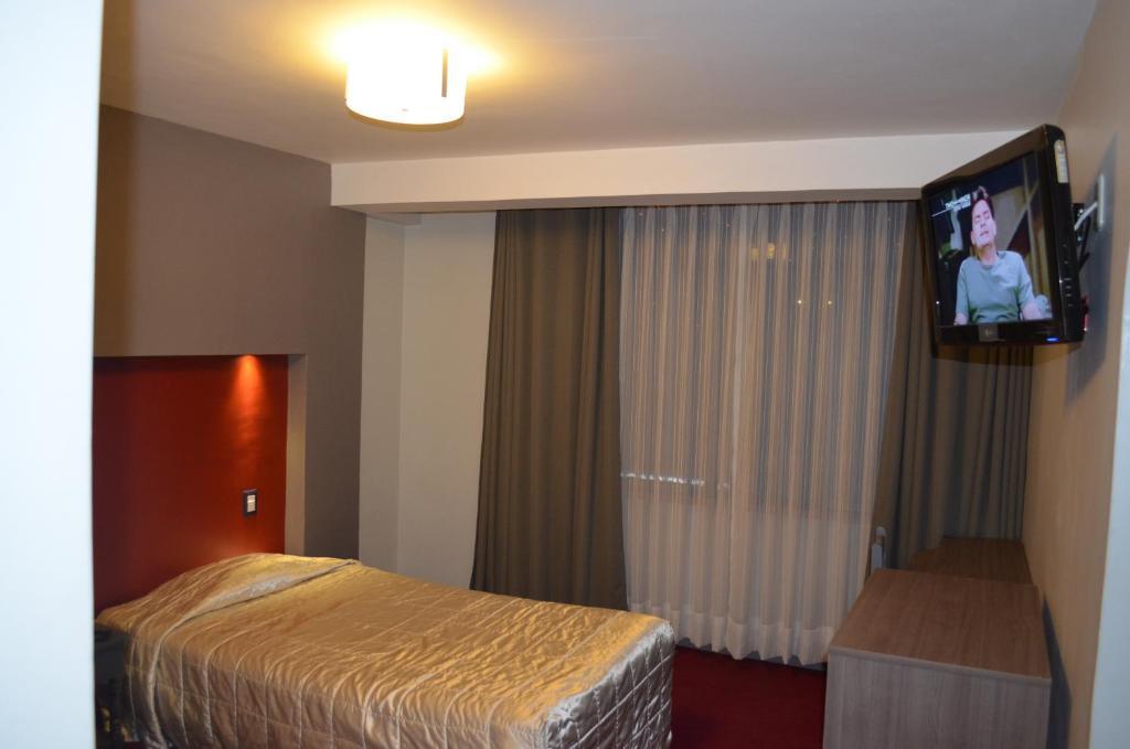 Sense Hotel 2*