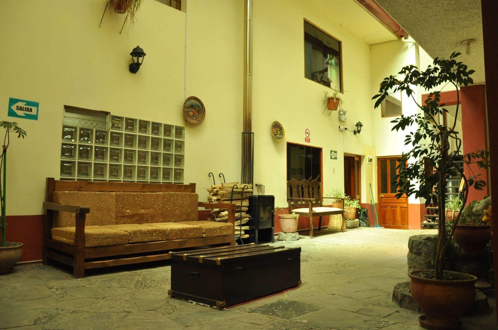 Aticos With Coworking Bed & Breakfast 2*