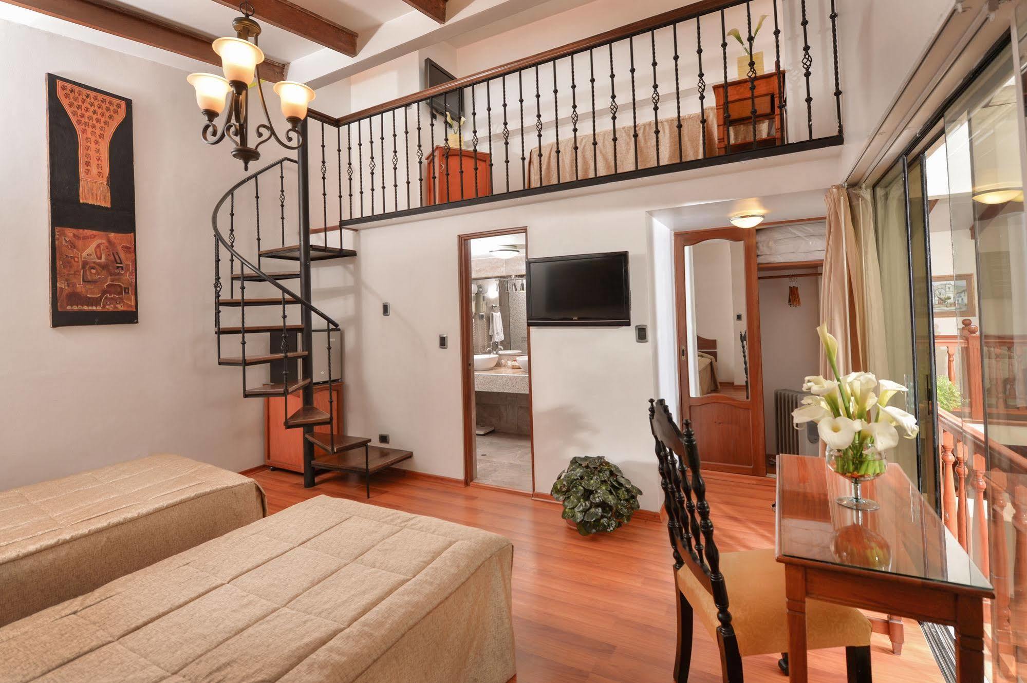 Hotel Ruinas 3*
