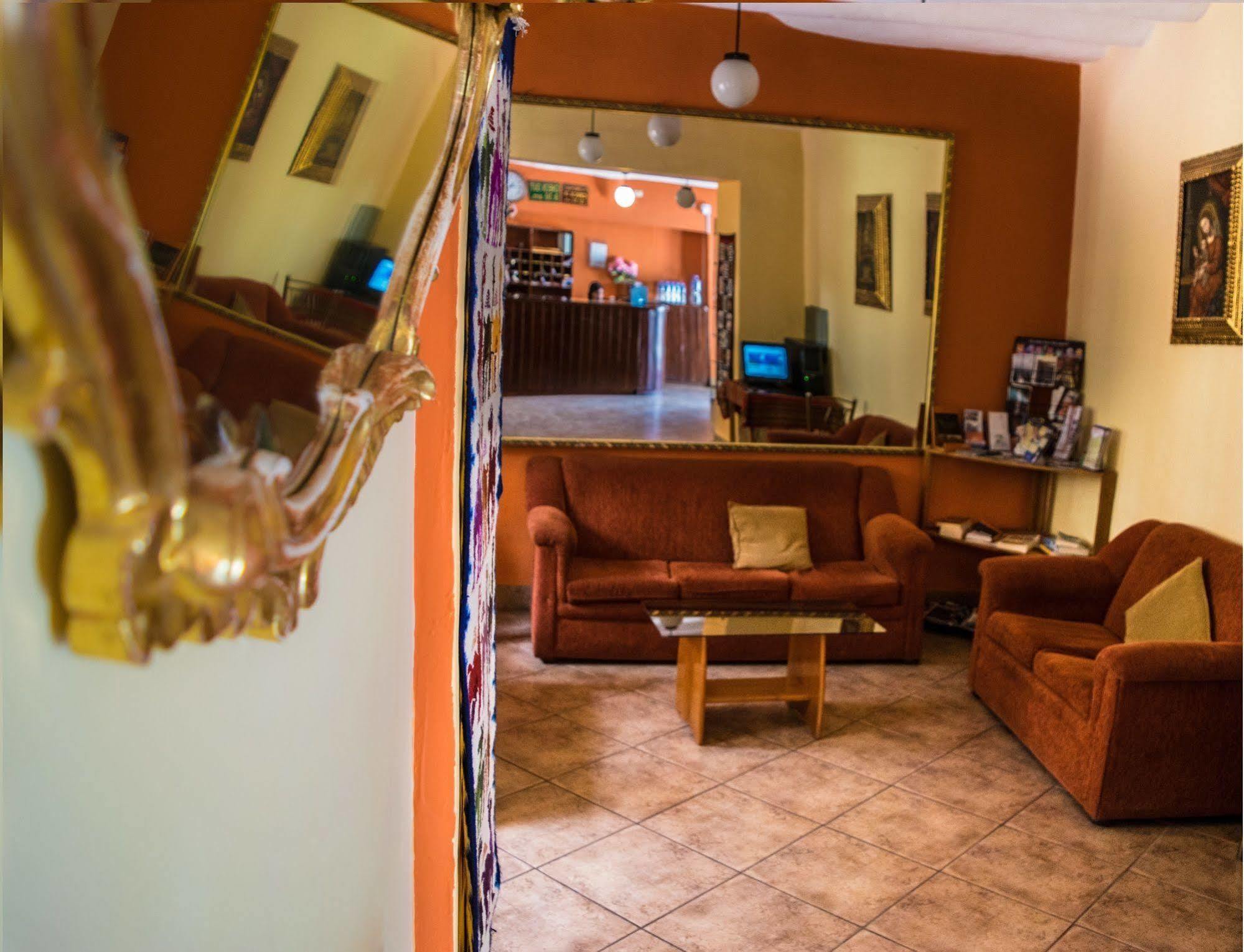 Hotel Plaza Nazarenas 3*