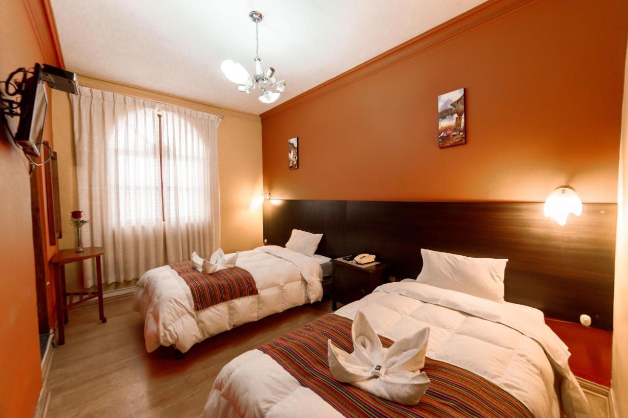 Carlos V Hotel 2*