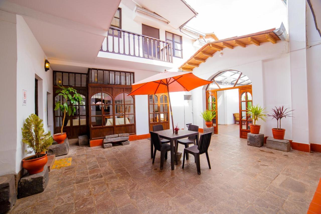 Yabar Plaza