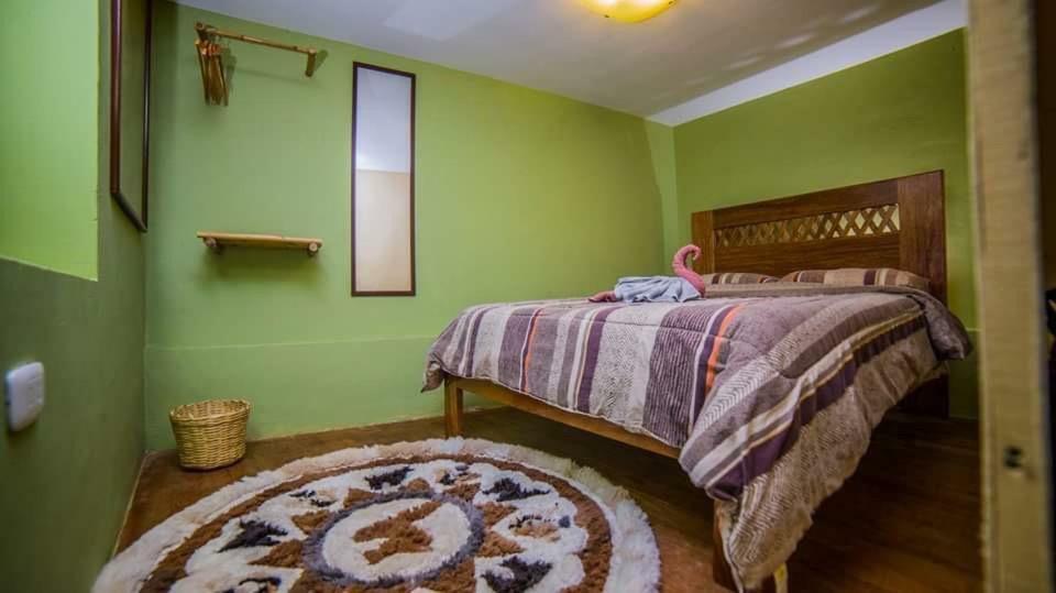 Bed & Breakfast Tiki Lounge